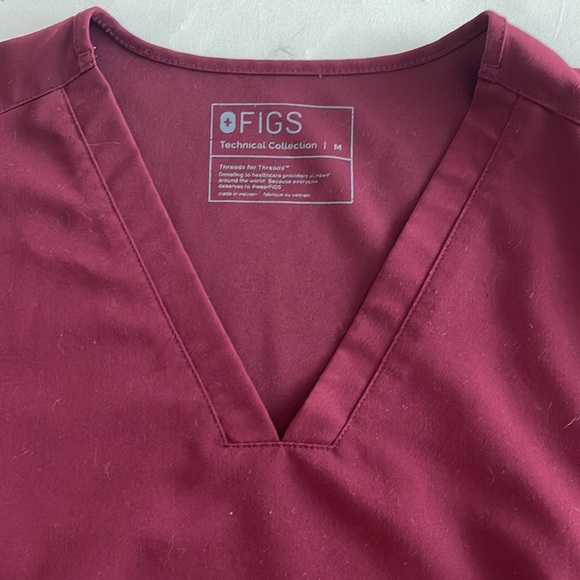 Figs burgandy v neck scrub top - Picture 2 of 4